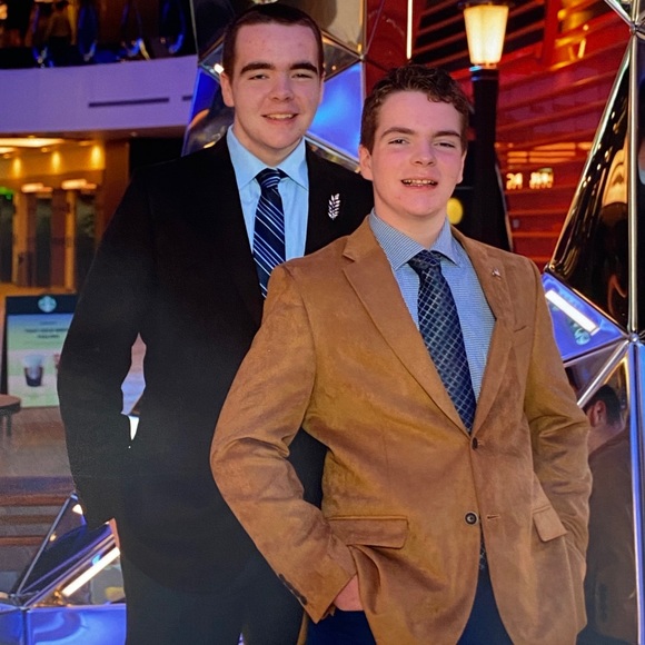 ✈️Meet your Posh Ambassador, Robin!✈️ - Picture 11 of 12